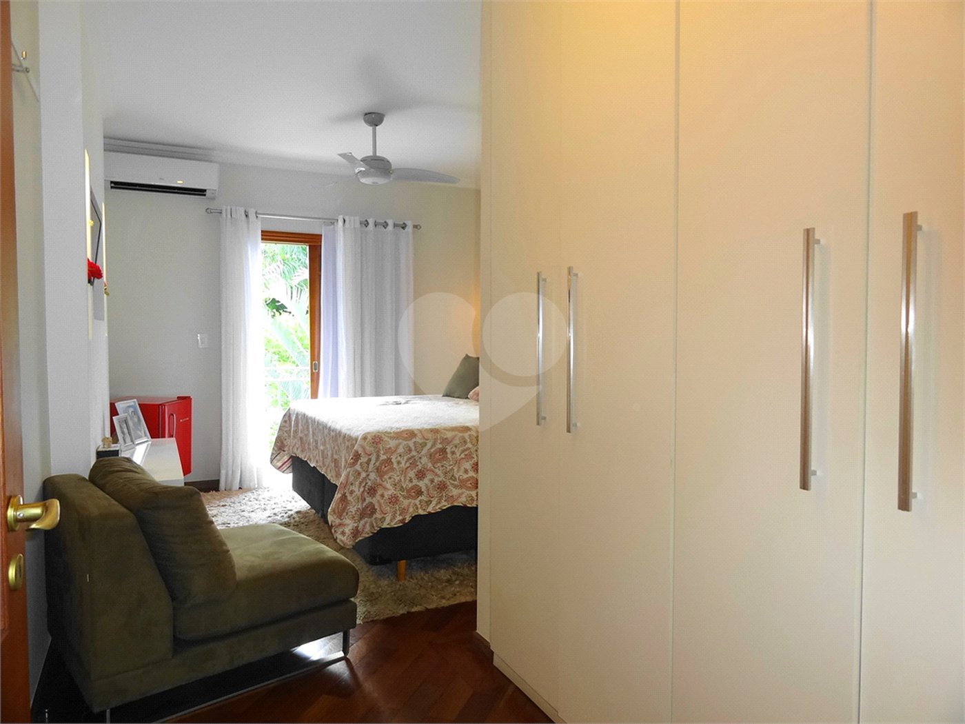 Sobrado à venda com 4 quartos, sendo 2 suítes, em Horto, São Paulo, SP