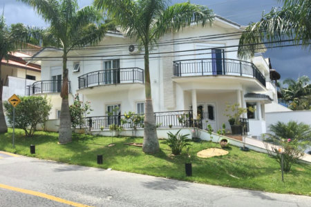 Casa à venda com 3 suítes no condomínio Aruã, Mogi das Cruzes - SP