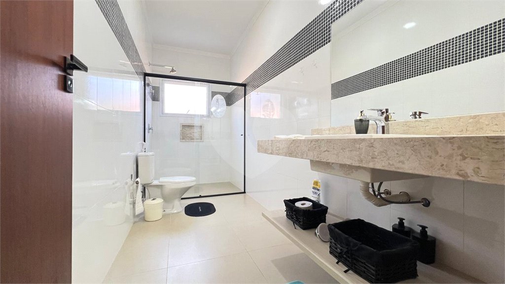 Casa à venda com 3 suítes no condomínio Haras Paineiras, Salto - SP