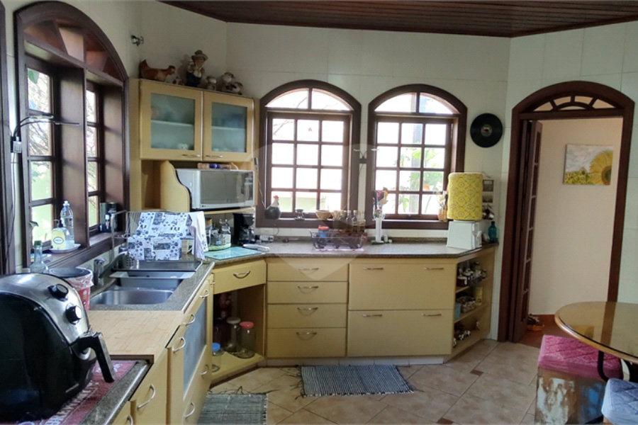 Casa à venda com 3 quartos, sendo 1 suíte, no Centro, Extrema, MG