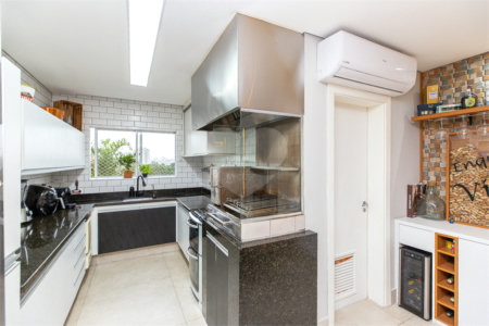 Apartamento à venda com 4 quartos, sendo 1 suíte, em Jardim Monte Kemel, São Paulo, SP