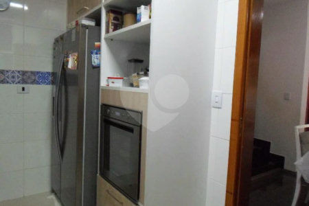 Casa à venda com 3 quartos, sendo 1 suíte,  no condomínio Fernandes, São Paulo - SP