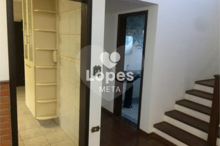 Casa à venda com 3 quartos, sendo 1 suíte, no condomínio Eldourado, São José dos Campos - SP