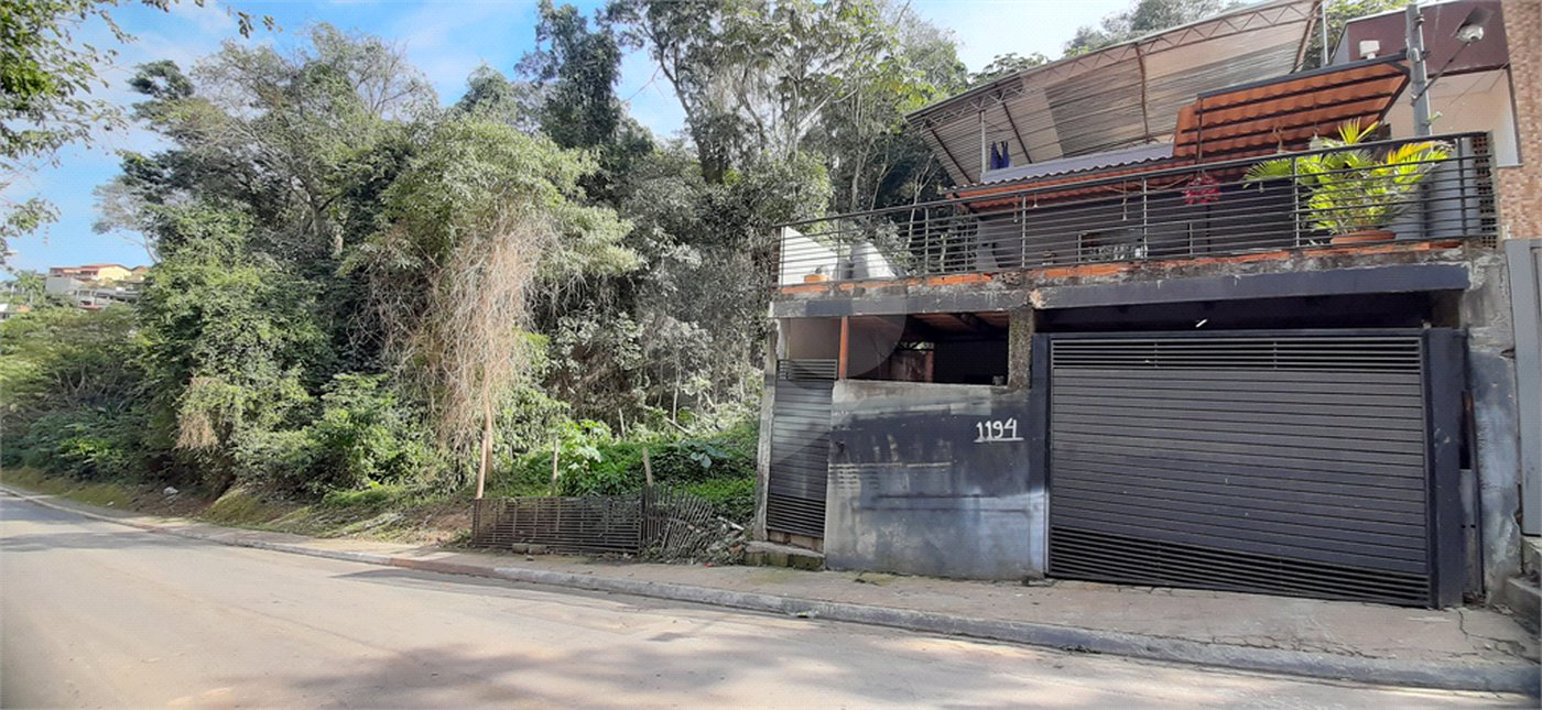 Sobrado à venda com 3 quartos, sendo 1 suíte, em Serra da Cantareira, Mairiporã, SP