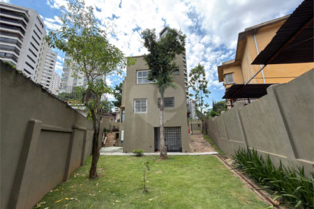 Sobrado para alugar com 6 quartos, sendo 2 suítes,  em Consolação, São Paulo, SP