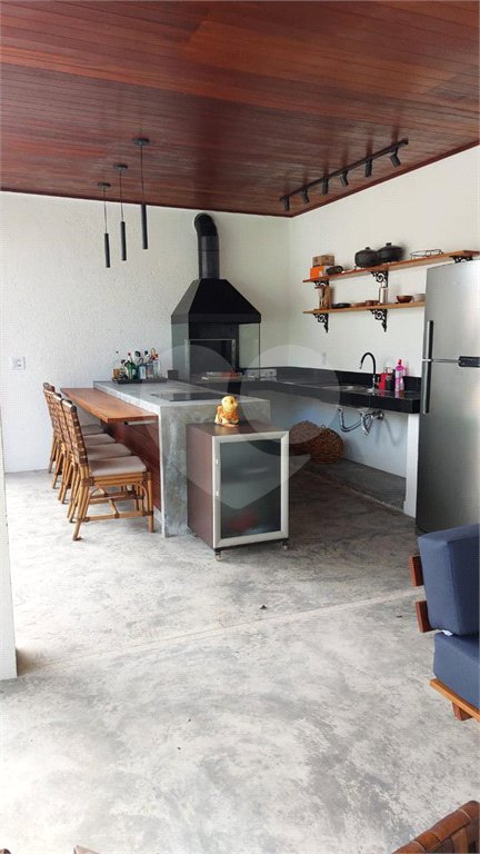 Casa à venda com 2 quartos, sendo 1 suíte, no Centro, Santa Cruz Cabrália, BA