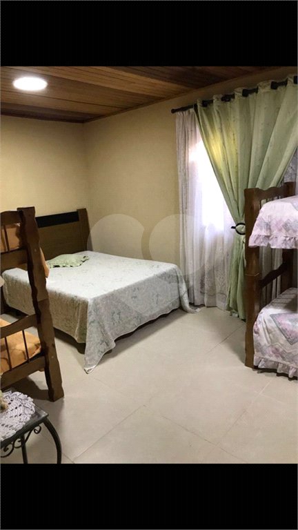 Chácara à venda com 4 quartos, sendo 1 suíte,  em Parque dos Jacarandás, Arujá, SP