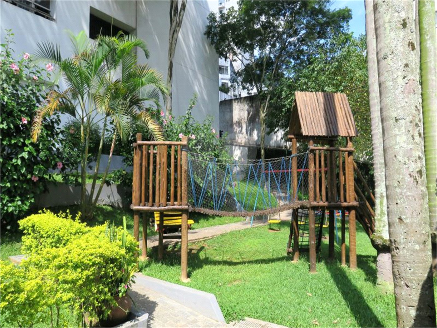 Apartamento à venda com 3 quartos, sendo 1 suíte,  em Vila Andrade, São Paulo, SP