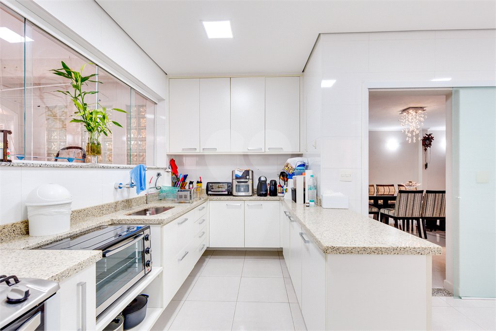 Casa à venda com 4 quartos, sendo 1 suíte, em Brooklin Paulista, São Paulo, SP