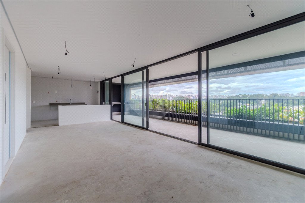 Apartamento à venda com 3 suítes em Vila Nova Conceição, São Paulo, SP