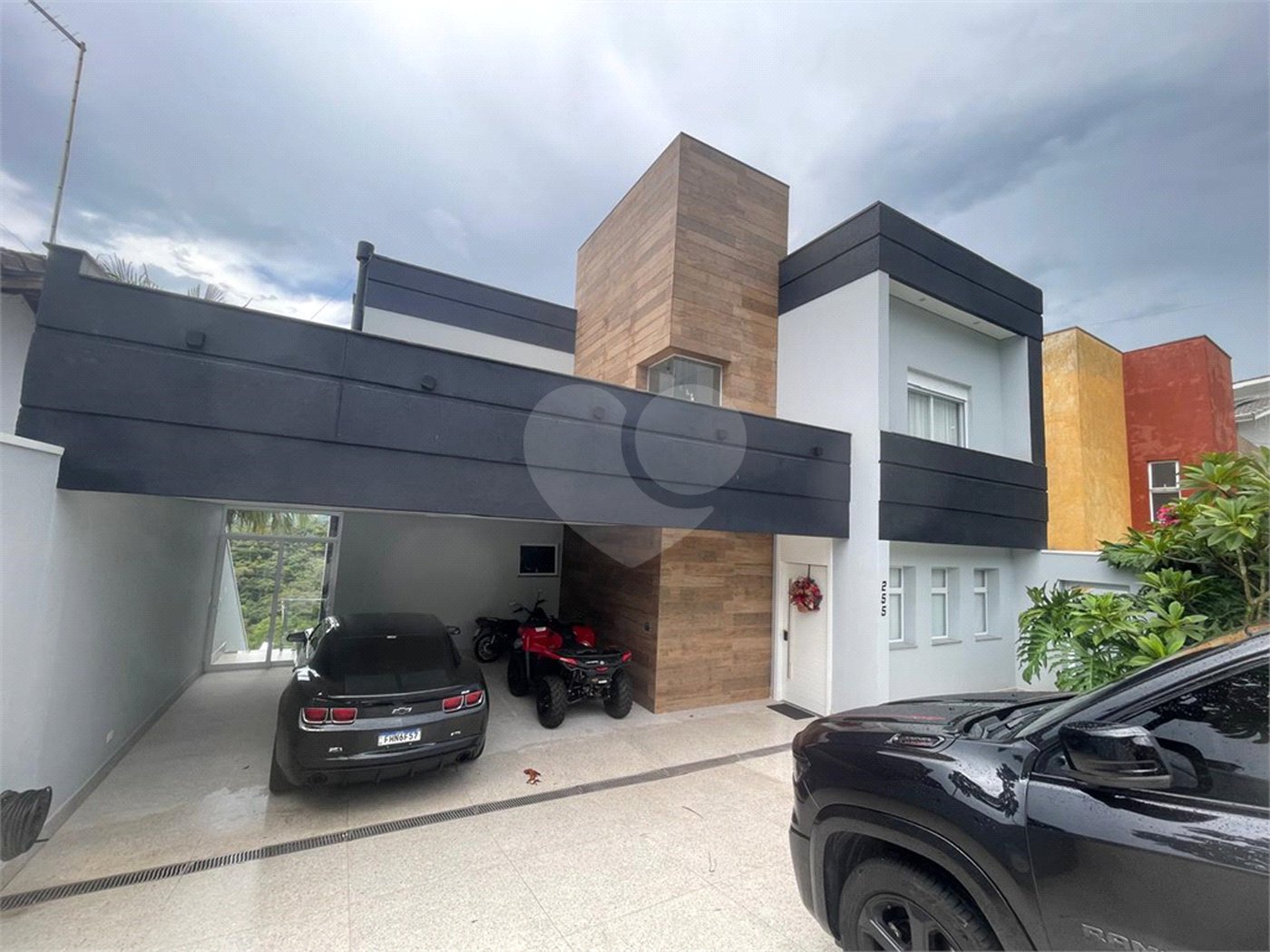 Casa à venda com 3 suítes no condomínio Hills, Arujá - SP