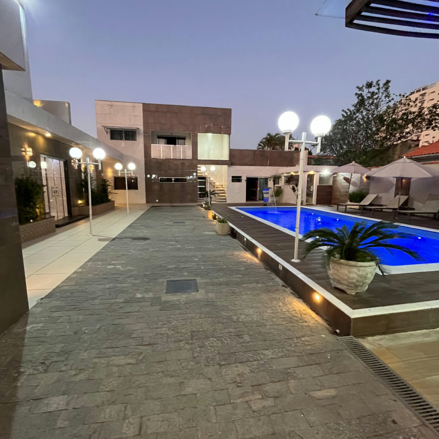 Casa à venda com 8 quartos, sendo 2 suítes, em Flórida, Praia Grande, SP