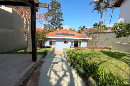 Casa à venda com 3 quartos, sendo 1 suíte, em Alto da Boa Vista, São Paulo, SP