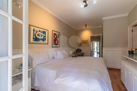 Casa à venda com 4 quartos, sendo 3 suítes, em Brooklin, São Paulo, SP