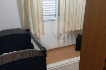 Sobrado à venda com 3 quartos em Jardim Marisa, São Paulo, SP