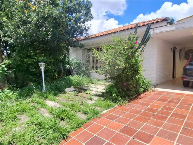 Casa Térrea à venda ou para alugar com 3 quartos, sendo 1 suíte,  em Horto, São Paulo, SP