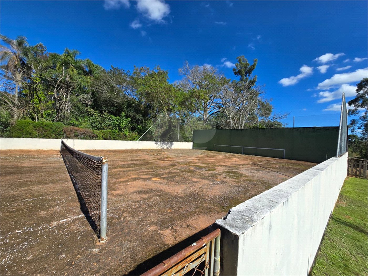 Chácara à venda com 4 quartos, sendo 1 suíte, em Cercadinho, Alambari, SP