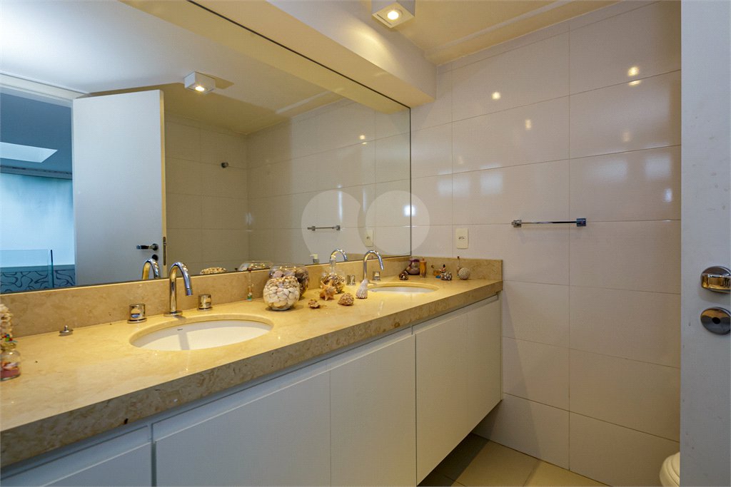 Casa à venda com 3 suítes no condomínio Modigliani, São Paulo - SP