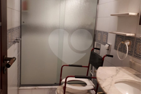 Apartamento à venda com 3 quartos, sendo 1 suíte,  em Santa Cecília, São Paulo, SP