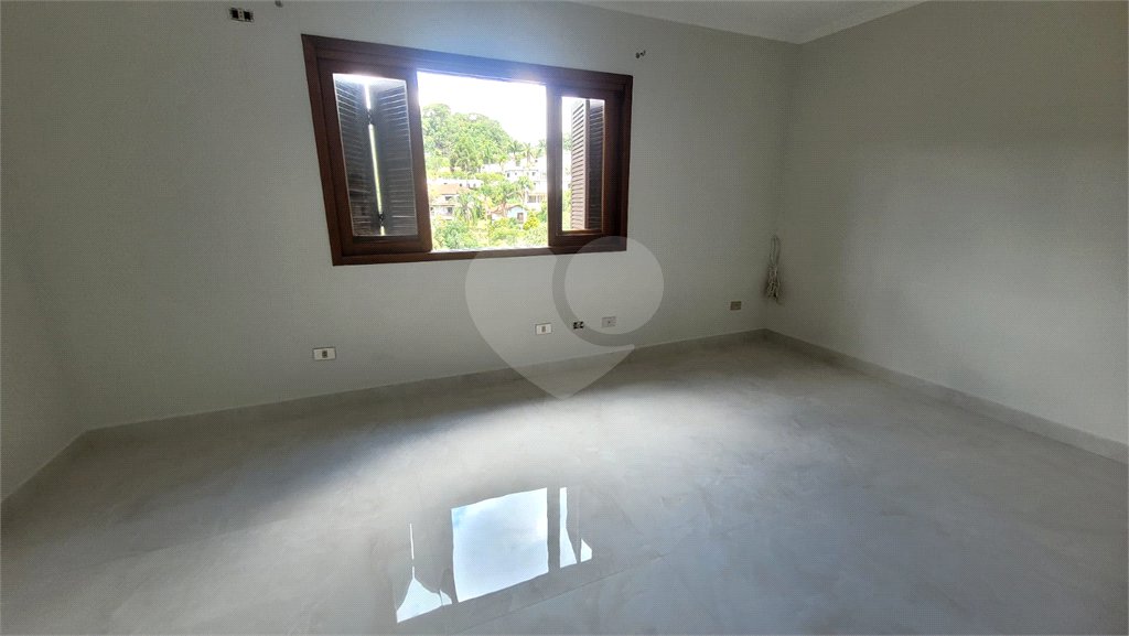 Casa à venda com 5 quartos, sendo 3 suítes, no condomínio Alpes da Cantareira, Mairiporã - SP
