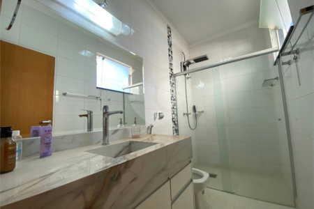 Casa térrea com piscina para venda no Condomínio Quebec.