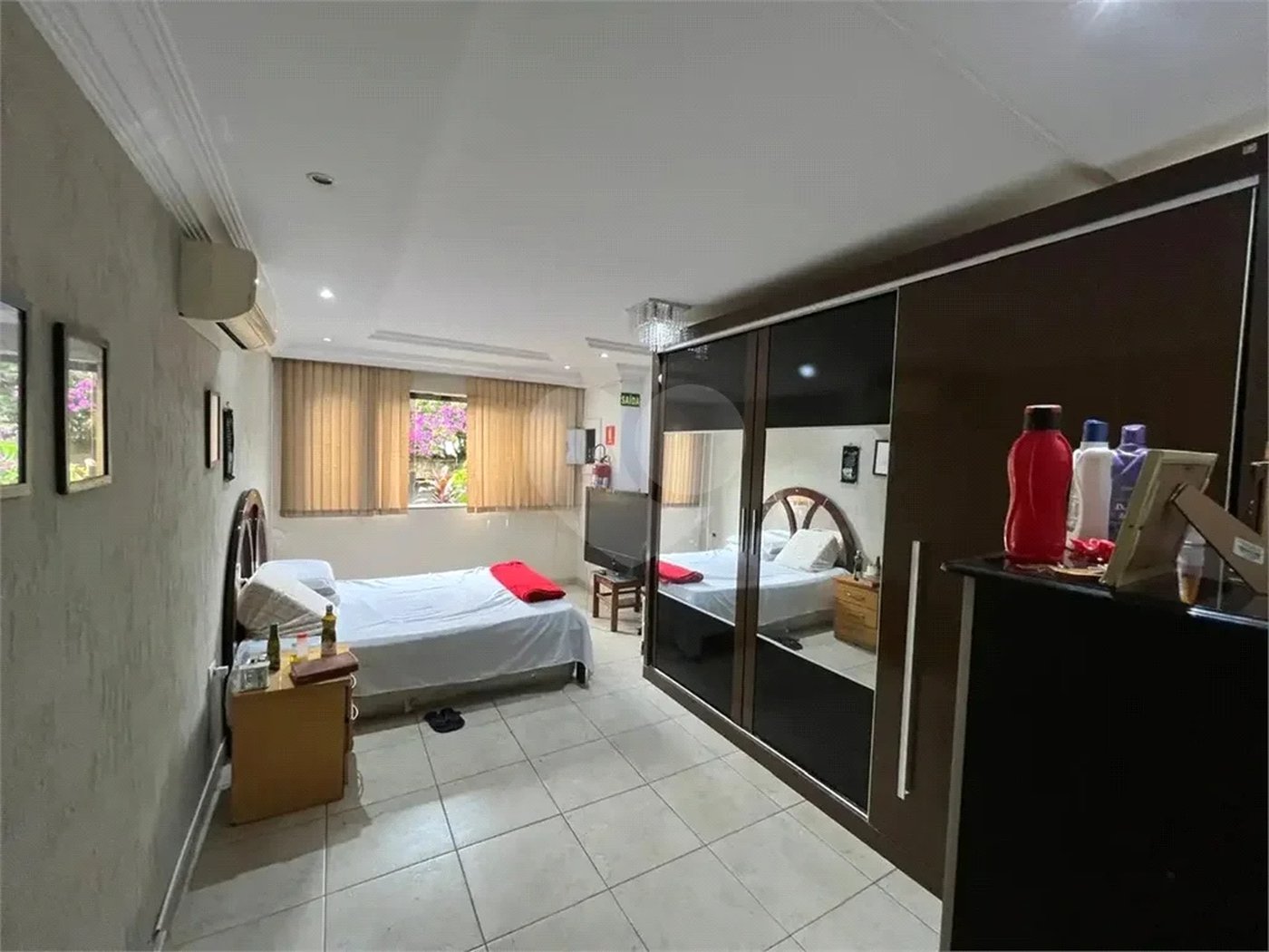SOBRADO COM 350 M2 ( ABAIXO DO PREÇO DE MERCADO) 3 DORMITÓRIOS 3 SUÍTES SAÚDE