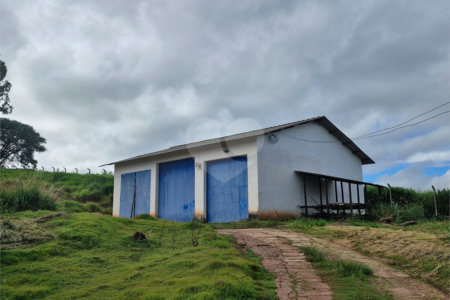 Sítio à venda com 8 quartos, sendo 1 suíte, em Bairro do Laranjal, Atibaia, SP