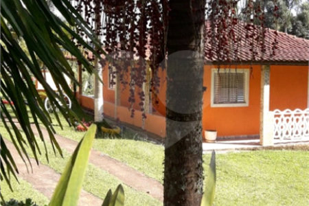 Chácara à venda com 8 quartos, sendo 3 suítes, no Centro, Toledo, MG