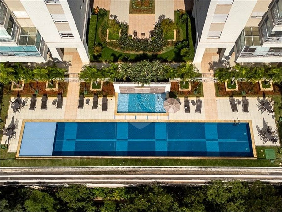 Apartamento à venda com 3 quartos, sendo 1 suíte,  em Vila Andrade, São Paulo, SP