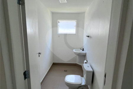 Sobrado à venda com 3 quartos em Parada Inglesa, São Paulo, SP