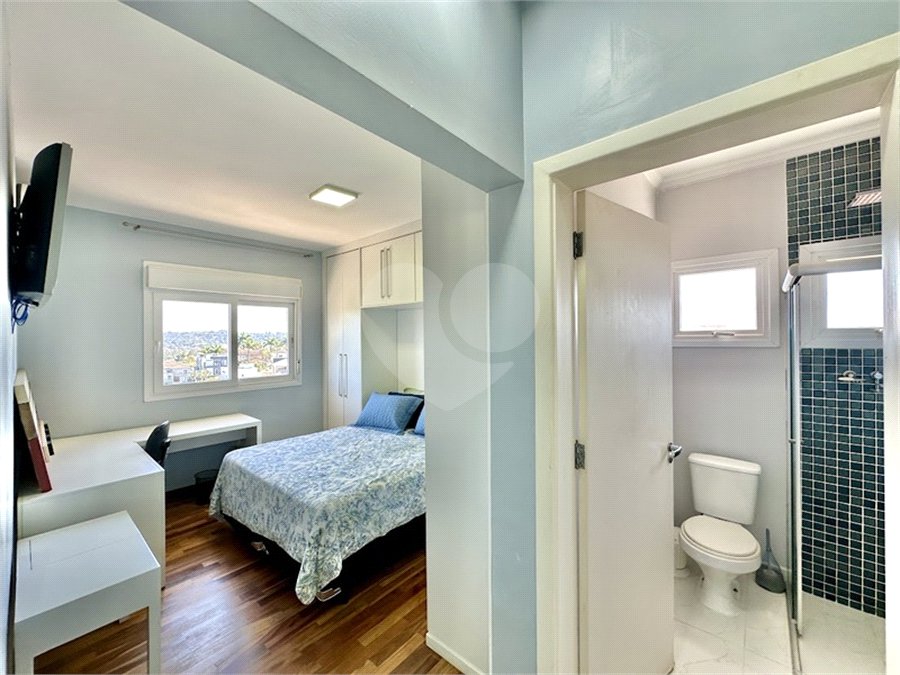 Casa à venda com 3 suítes no condomínio Golf Village, Carapicuíba - SP