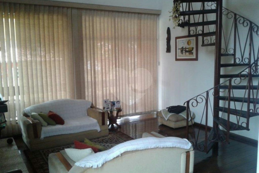 Sobrado à venda com 3 quartos, sendo 1 suíte, em Palmas do Tremembé, São Paulo, SP