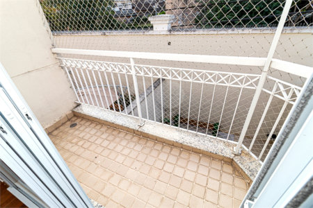 Casa à venda com 4 quartos, sendo 2 suítes, no condomínio Vila das Andorinhas, São Paulo - SP
