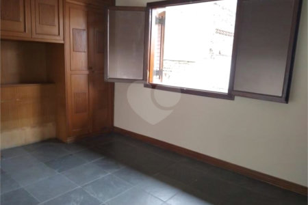 Sobrado à venda com 3 quartos, sendo 1 suíte,  em Jardim Pinheiros, São Paulo, SP