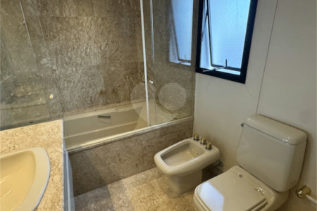 Cobertura à venda ou para alugar com 5 quartos, sendo 4 suítes, em Santo Amaro, São Paulo, SP