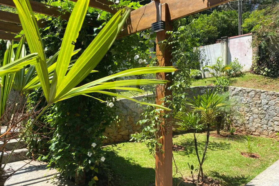 Casa à venda ou para alugar com 5 quartos, sendo 4 suítes, no condomínio Associação Reserva das Hortênsias, Mairiporã - SP