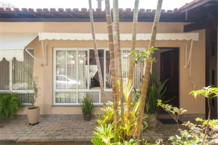 Casa à venda com 4 quartos, sendo 1 suíte, no condomínio Taquaral, São Paulo - SP