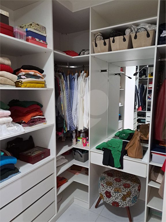 Sobrado à venda com 4 quartos, sendo 2 suítes, em Jaraguá, São Paulo, SP