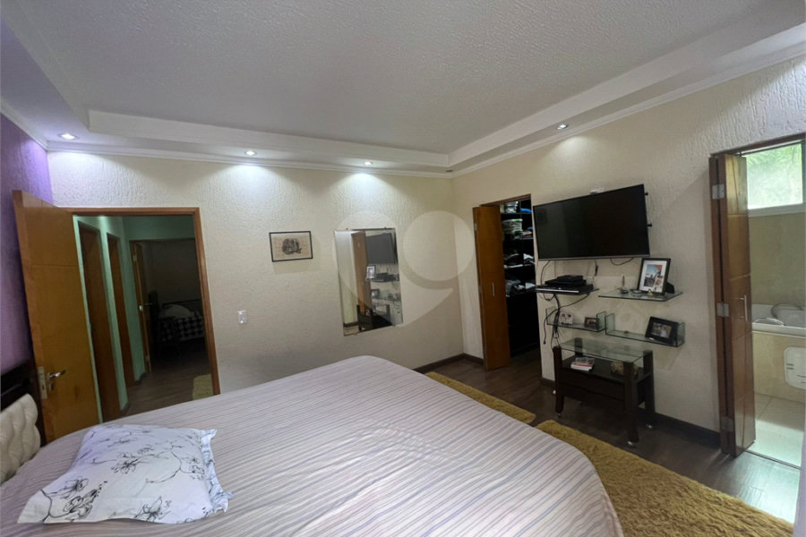 Casa à venda com 4 suítes no condomínio Parque Petrópolis 4 Secção, Mairiporã - SP