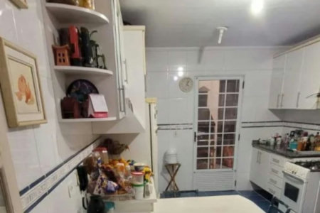 Sobrado espaçoso e completo em condomínio fechado no Bonfiglioli!