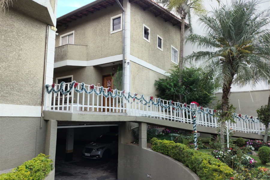 Casa à venda com 3 quartos, sendo 1 suíte,  no condomínio Res Saint Honoré, São Paulo - SP