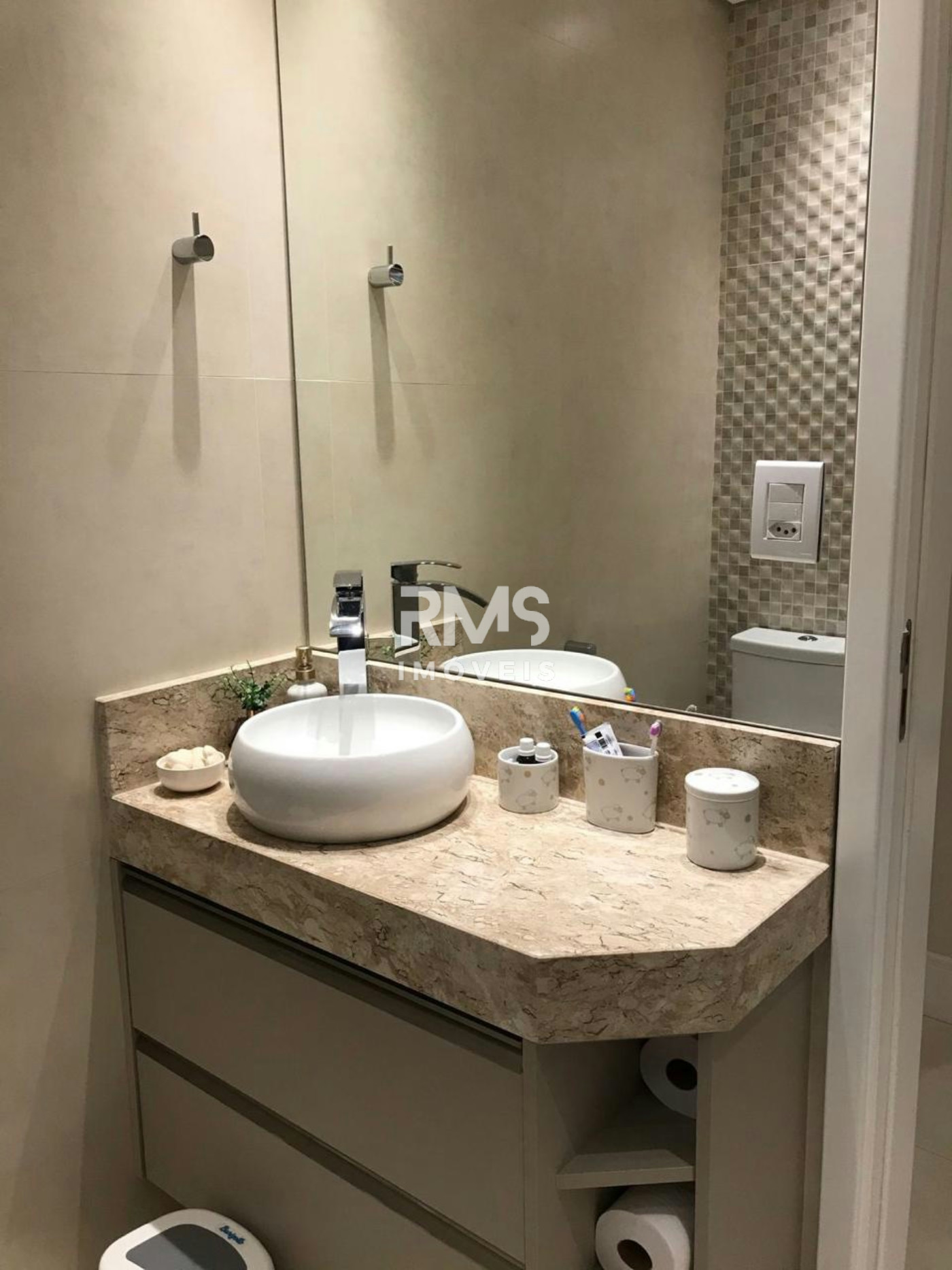 Belíssimo à venda com 3 quartos, sendo 1 suíte, no condomínio Residencial Ilhas Mediterrâneo, Itu - SP