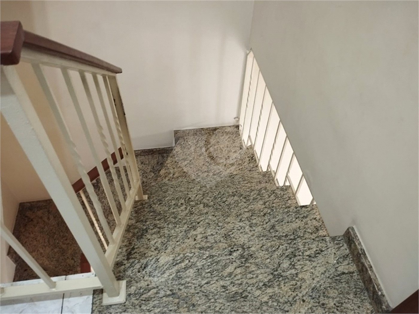 Casa à venda com 3 quartos, sendo 1 suíte, no condomínio Residencial Jardim das Palmas, São Paulo - SP