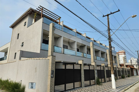 Sobrado à venda com 2 quartos em Maracanã, Praia Grande, SP