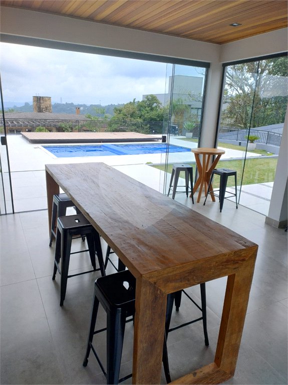 Casa à venda com 4 quartos, sendo 2 suítes, no condomínio Alpes da Cantareira, Mairiporã - SP
