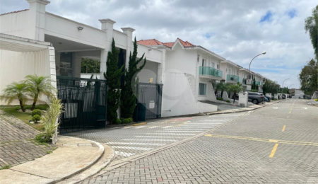 Casa à venda com 3 quartos, sendo 1 suíte,  no condomínio Forest Hills, Guarulhos - SP
