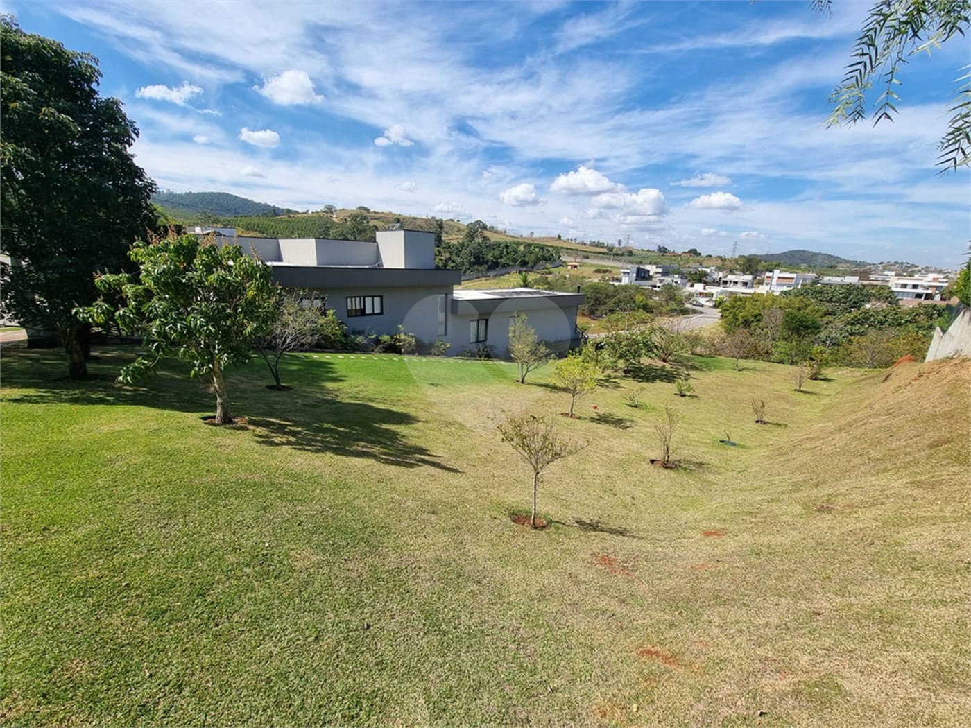 Casa à venda com 3 suítes no condomínio Campo de Toscana, Vinhedo - SP