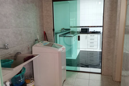 Sobrado à venda com 4 quartos, sendo 1 suíte,  em Vila Suissa, Mogi das Cruzes, SP