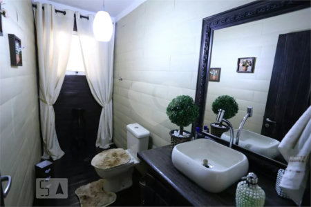 Sobrado à venda com 6 quartos, sendo 5 suítes, em Vila Paranaguá, São Paulo, SP