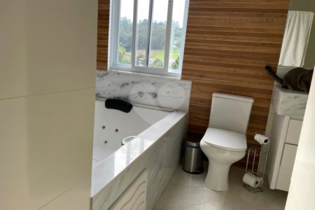 Casa à venda com 4 suítes em Suru, Santana de Parnaíba, SP